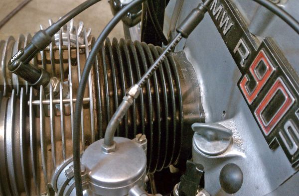 Moto BMW vintage R90S, célèbre routière sportive des 70's